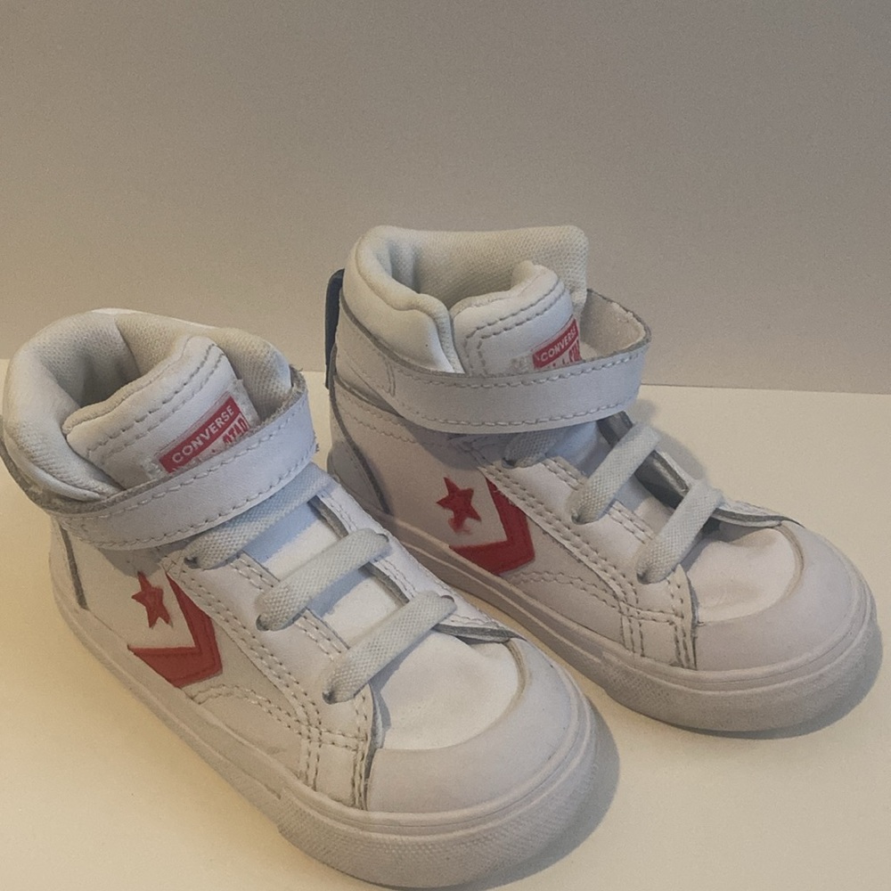 Converse - Picture 2 of 3